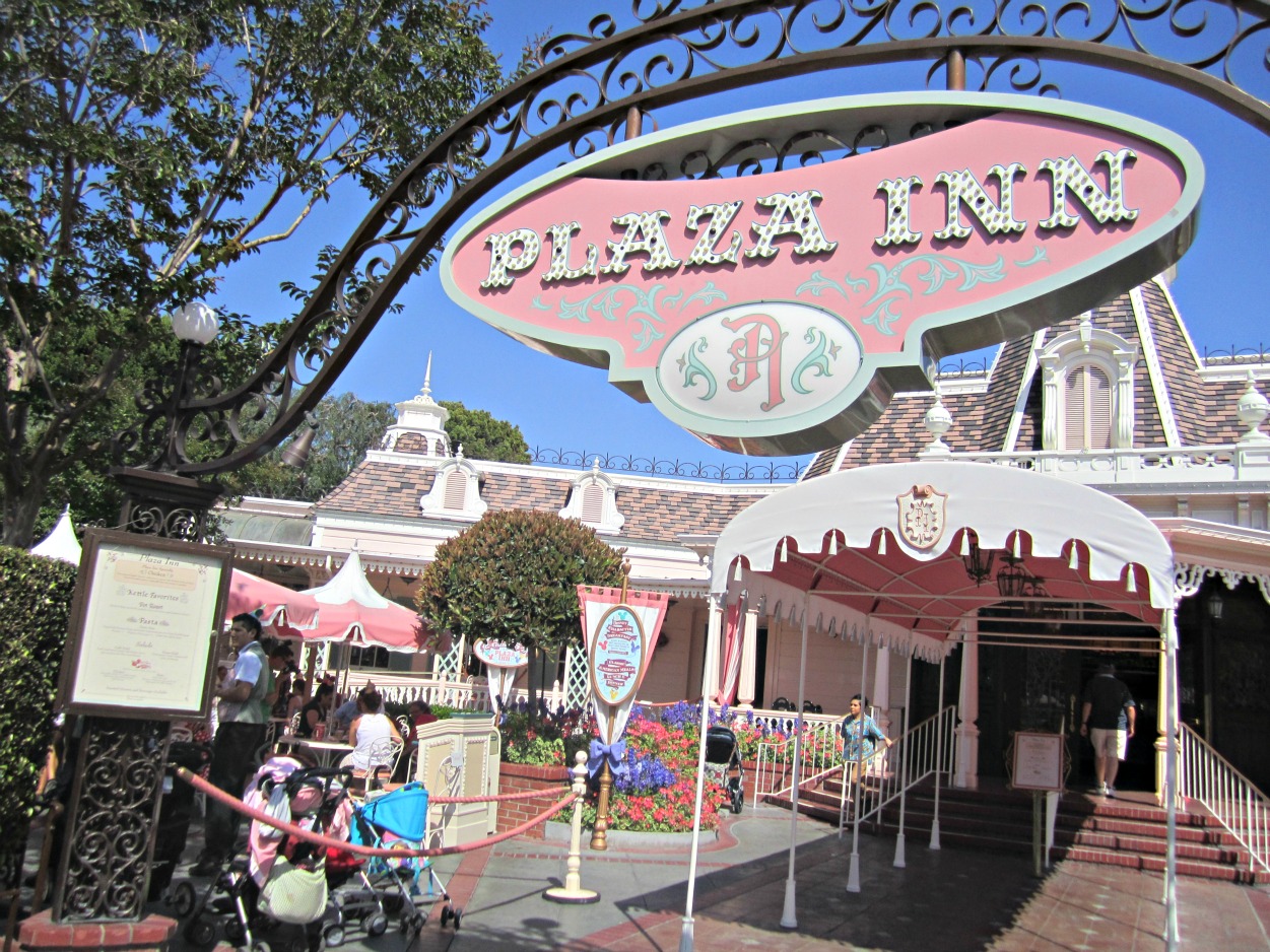 Disneyland Training: Restaurants of Main Street