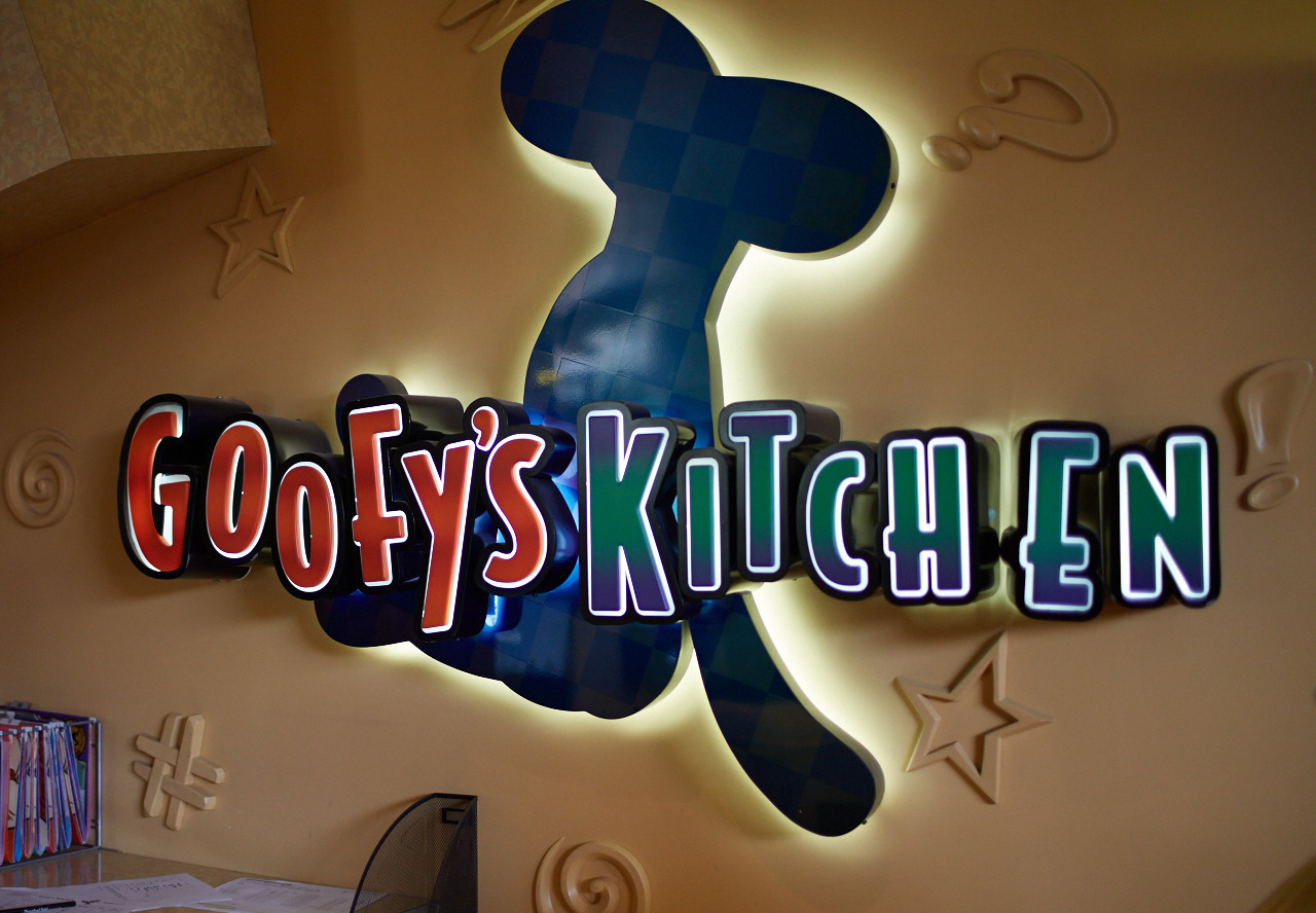 Goofy39;s Kitchen at Disneyland  Couponing to Disney